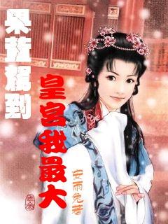 百褶裙与露背衫的搭配不仅时尚美观，更能够展现出青春靓丽的气息